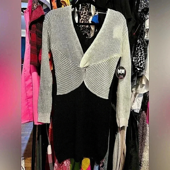 Dresses & Skirts - Chic Reversible Sweater Dress - NWT - Black, White, & Gray Long Sleeve